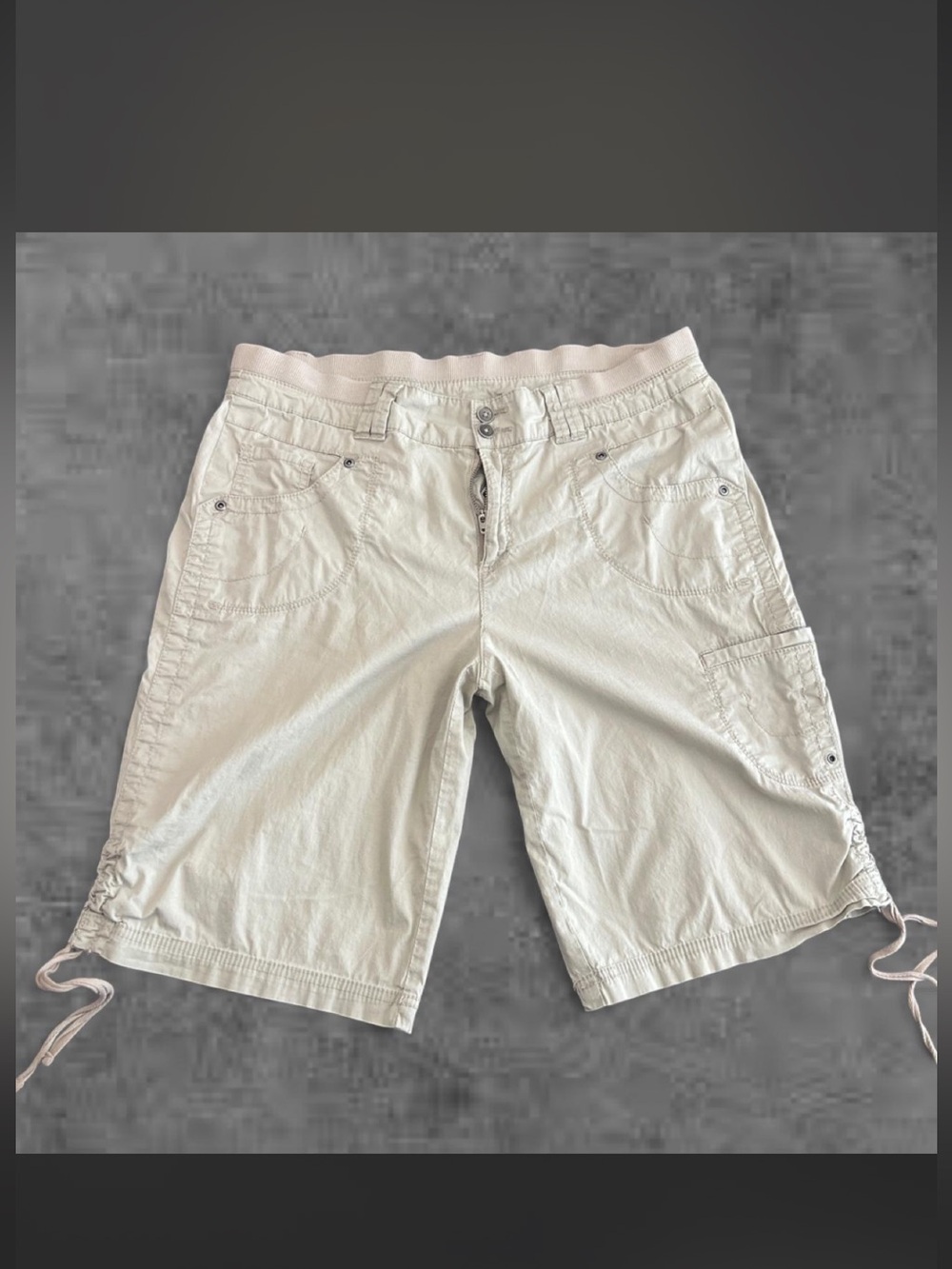 Low waisted Women's Cargo Shorts in Cream